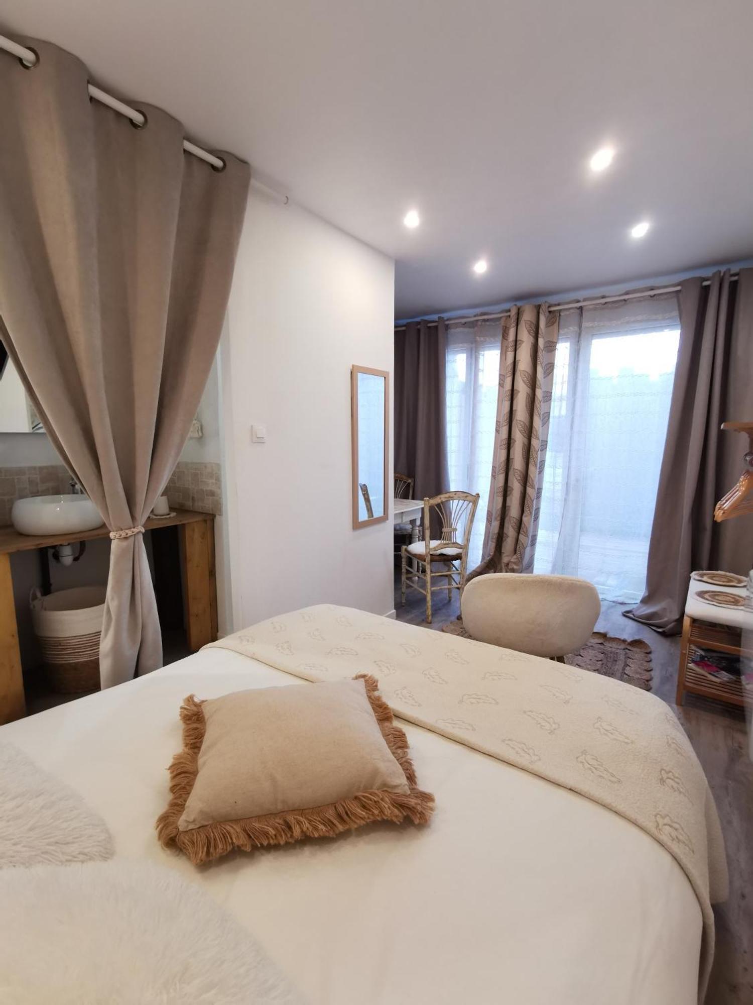 Au Poeme Du Chene, Logement Independant, Calme, Parking Gratuit Basse-Goulaine Exterior photo